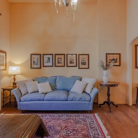 Gothic By Wonderful Italy Apartman